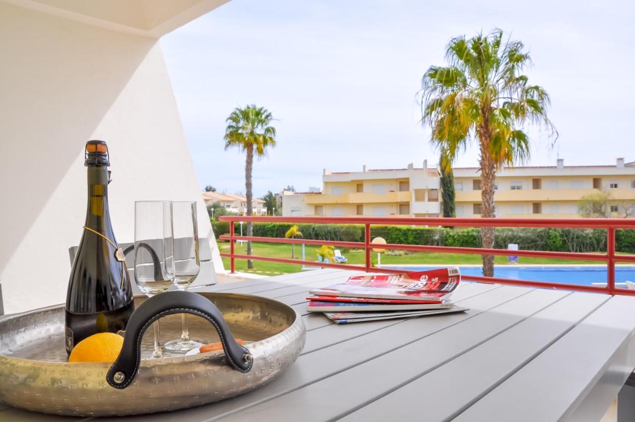 Lovelystay - 2Br Modern, Pool Access, Close To Marina & Beach Quarteira Kültér fotó