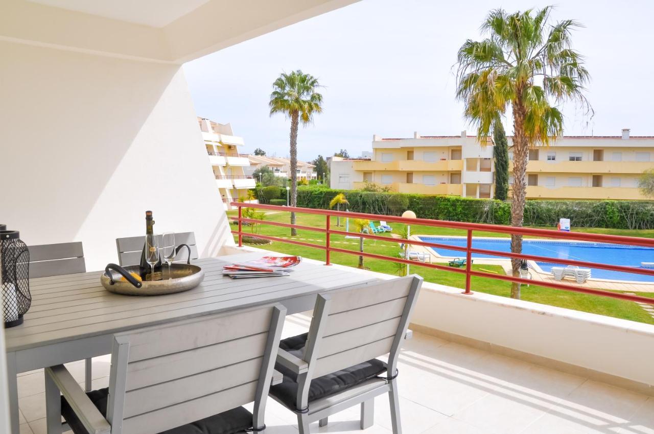 Lovelystay - 2Br Modern, Pool Access, Close To Marina & Beach Quarteira Kültér fotó