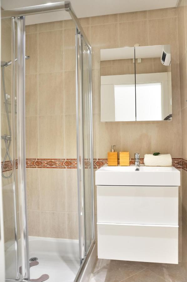 Lovelystay - 2Br Modern, Pool Access, Close To Marina & Beach Quarteira Kültér fotó